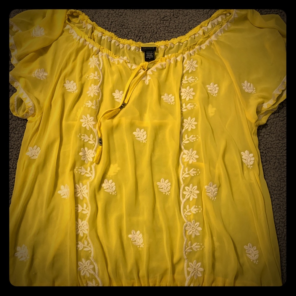 Torrid size 3 floral embroidered blouse